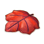 Rotes Kürbisblatt als Teppich