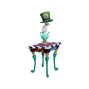 Tisch und Lampe "Hutmacher"